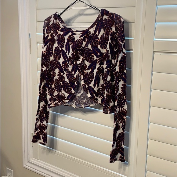 Crop top - Picture 2 of 4